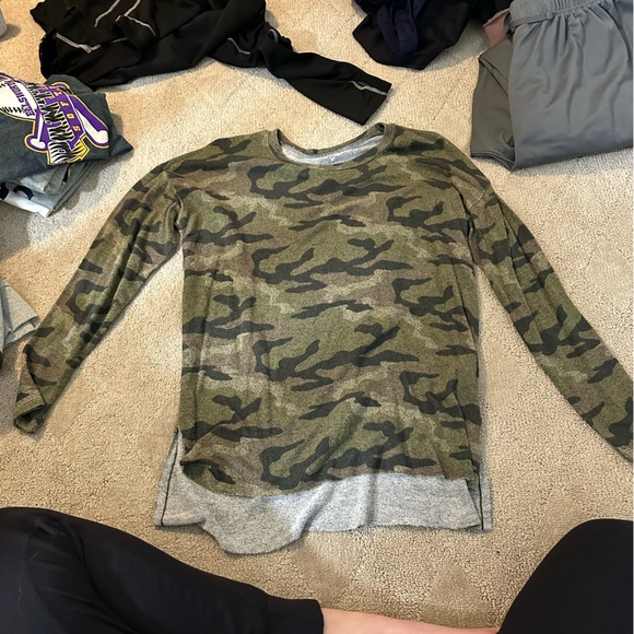 Women’s Camo Crewneck - Picture 2 of 3